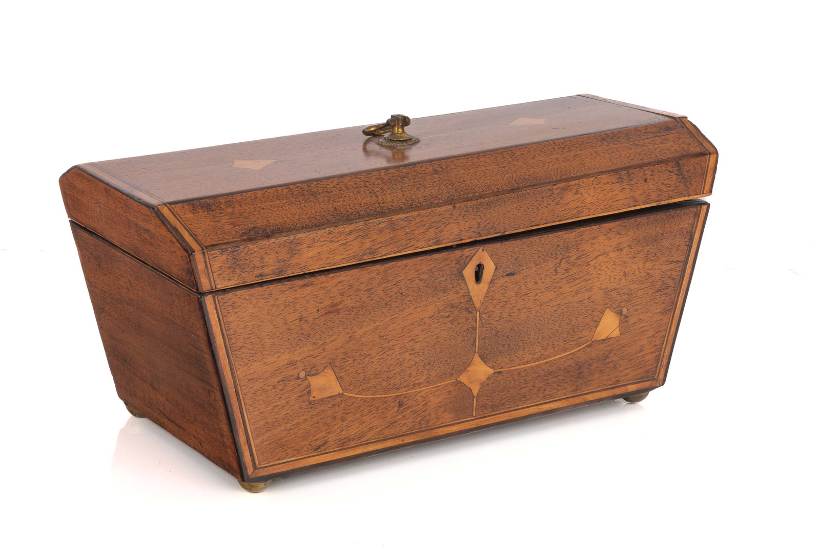 ENGLISH MAHOGANY CASKET WITH WOOD INLAY: Canted form with satinwood inlay and bronze finial, lined interior. English, late 18th C. H 15cm (6") x W 34cm (13 1/4") x D 16cm (6 1/4)