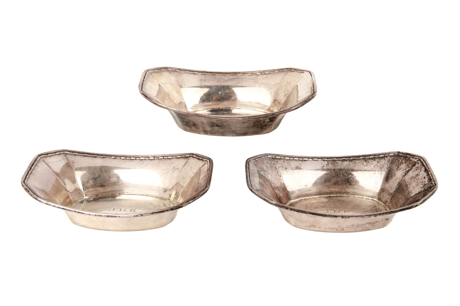 THREE AMERICAN SILVER ASH TRAYS (56g) (1 of 5)