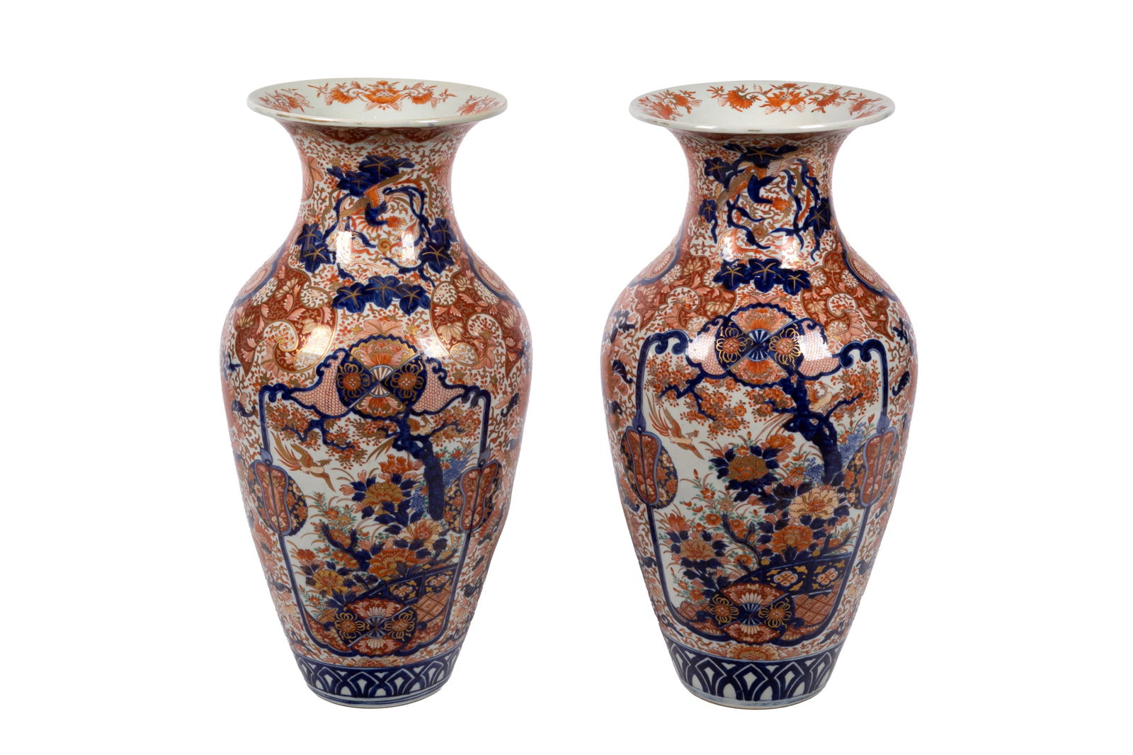 PAIR OF LARGE JAPANESE IMARI PORCELAIN VASES (1 of 3)