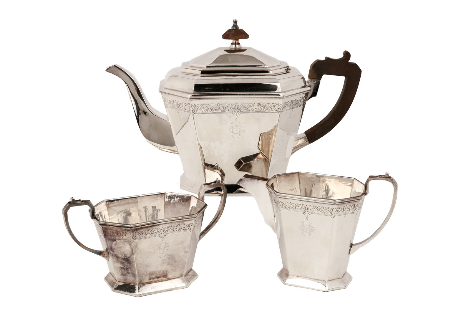 THREE PIECE COLONIAL SILVER TEA SET, 1,274g (1 of 4)