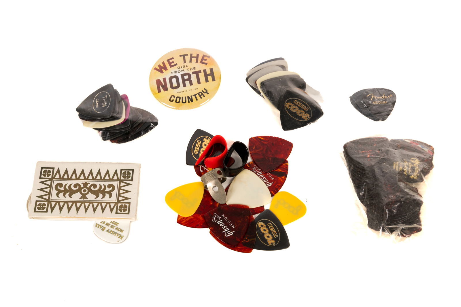 LOT OF GORDON'S GUITAR PICKS AND ROLLING PAPERS (1 of 1)