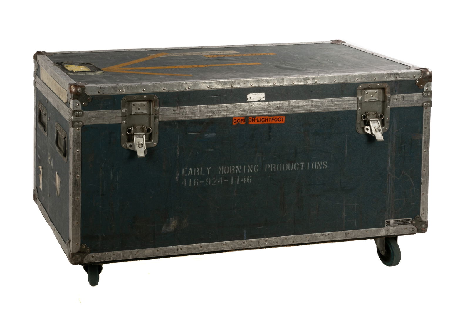 VINTAGE EMPTY UTILITY CASE ON WHEELS (1 of 3)