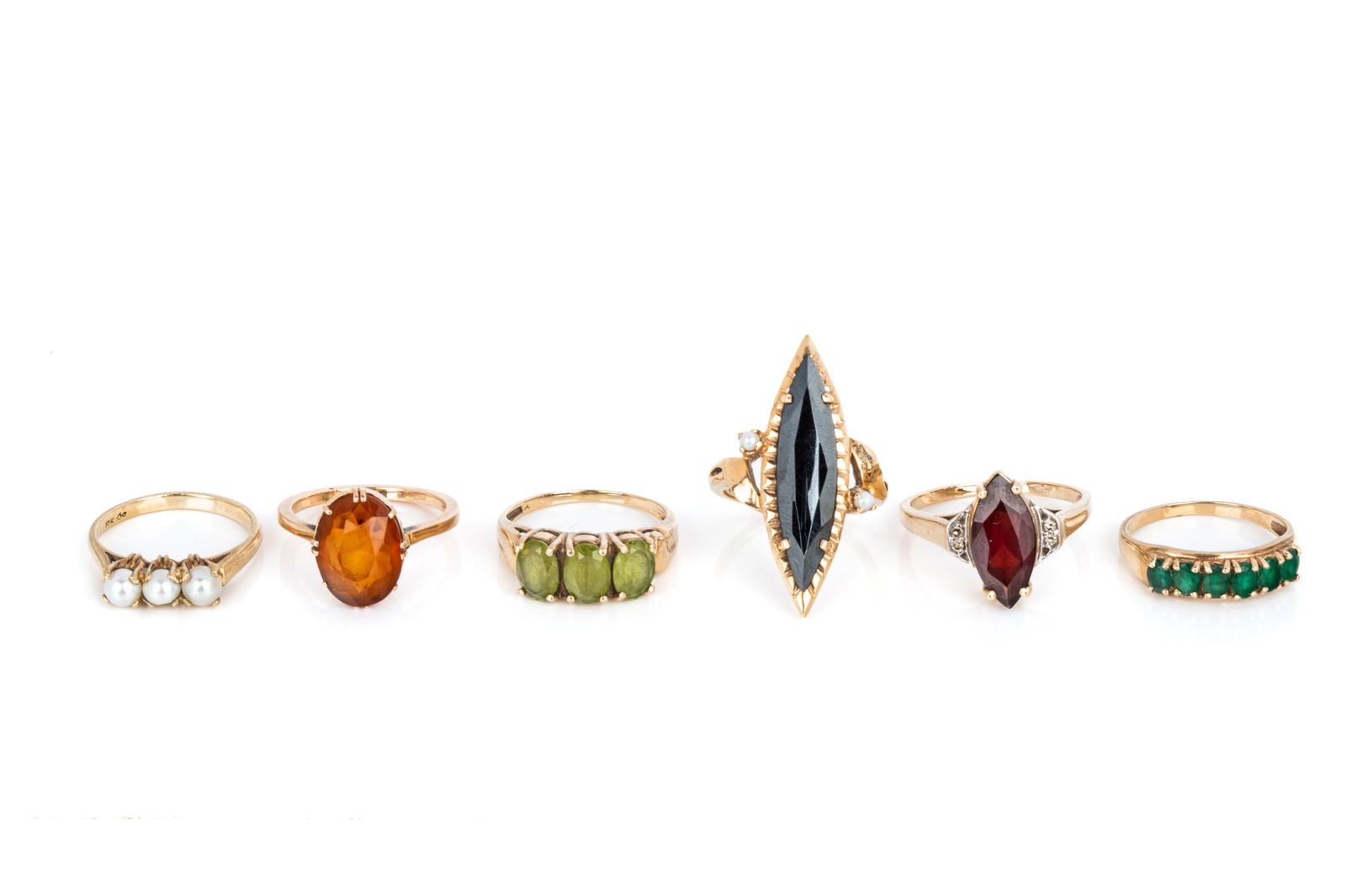 6 10K GOLD & GEMSTONE RINGS 20g: Hematite and pearl ring measuring 31mm long. Size 5 5.3 grams Garnet and diamond ring measuring 15mm long. Size 9 3.8 grams 3 pearl ring measuring 4.7mm wide. Size 6.5 2.5 grams 3 peridot ring measuri