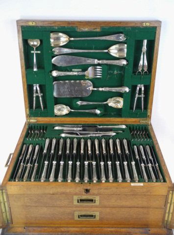 MAPPIN & WEBB SILVERPLATE FLATWARE SERVICE: A complete setting for twelve (24 for dinner pieces), totaling 171 pieces with original fitted case, retailed in Buenos Aires.