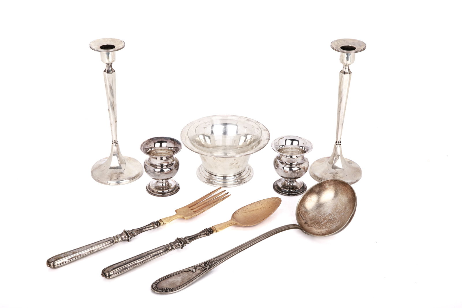 GROUP OF SILVER TABLE ACCESSORIES (792g weighable): Salts H. 3" x Dia. 2 1/2" Ladle L. 12 1/2" Continental Servers L. 11 1/2" American Silver Candlesticks H. 8 5/8"Berry Bowl H. 2 3/4" x Dia. 5 1/2"