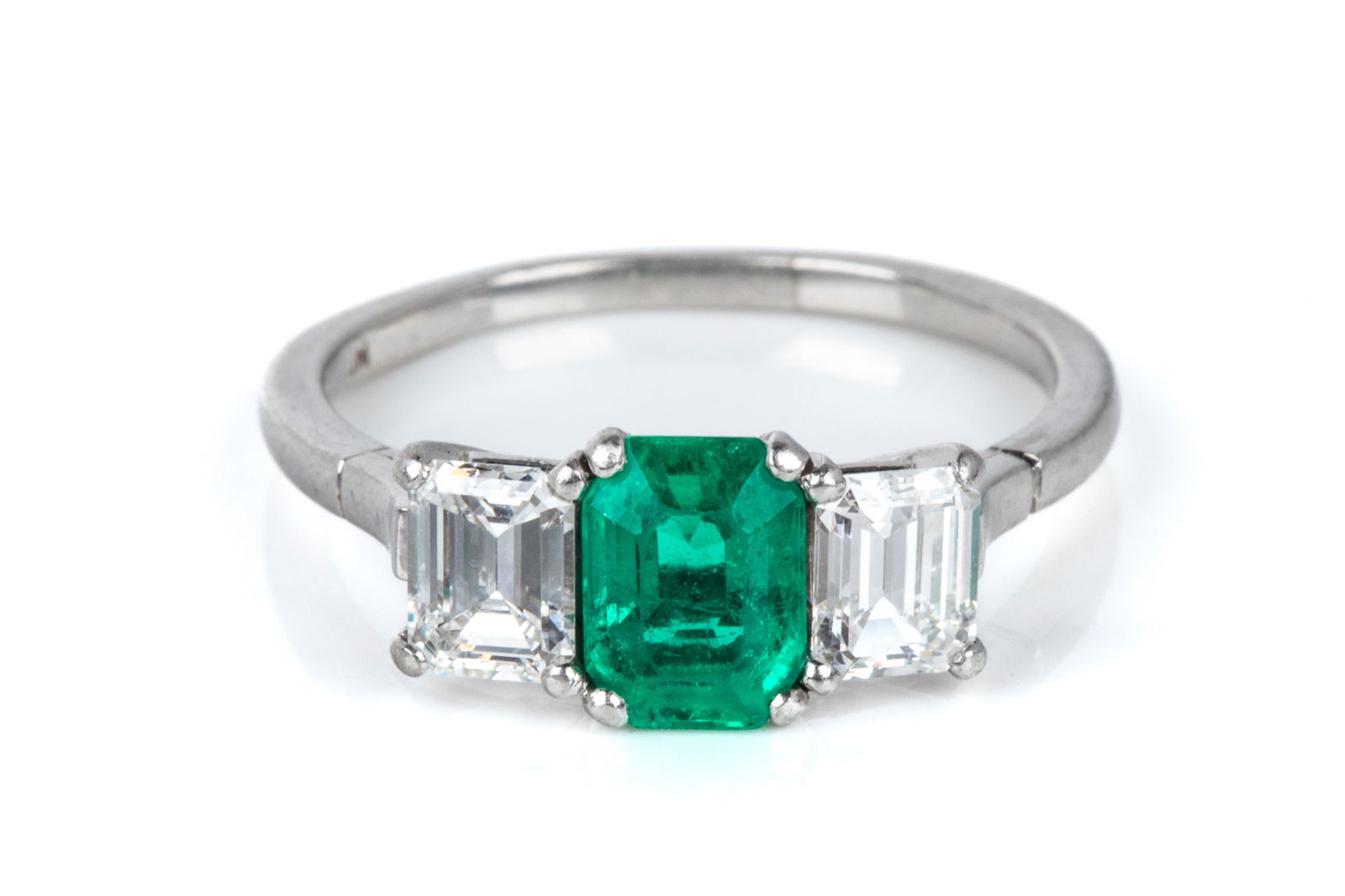 PLATINUM EMERALD & DIAMOND RING 3.9g (1 of 3)