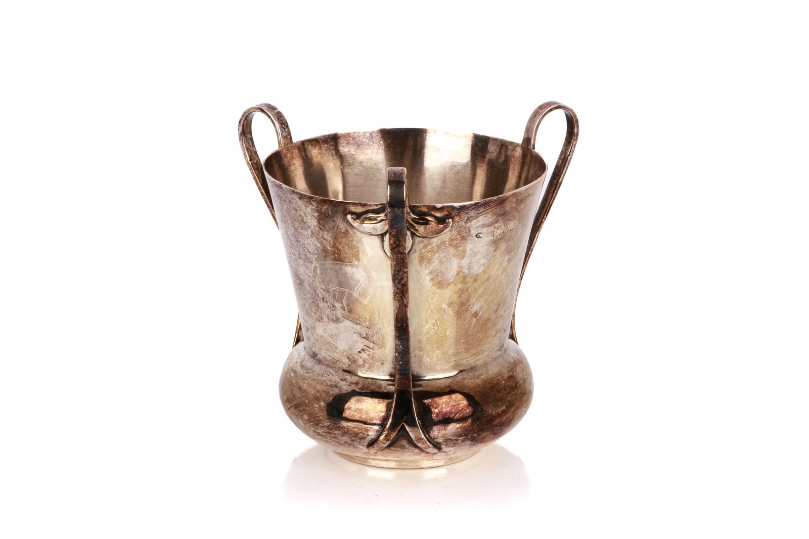 ARTS & CRAFTS ENGLISH SILVER LOVING CUP, 177g: London, 1901 probably Dobson & Sons. H. 11cm (4 1/4in)