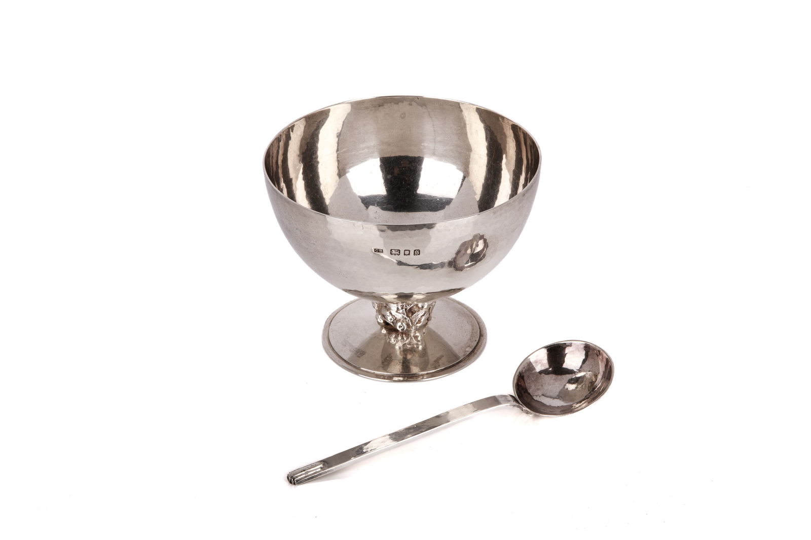 CHARLES BOYTON STUDIO SILVER SUGAR BOWL, 270g: An English sterling silver Art Deco sugar bowl and spoon from the studio of renowned silversmith Charles Boyton. The bowl Hallmarked for London, 1933 and the spoon 1946. Each bears his