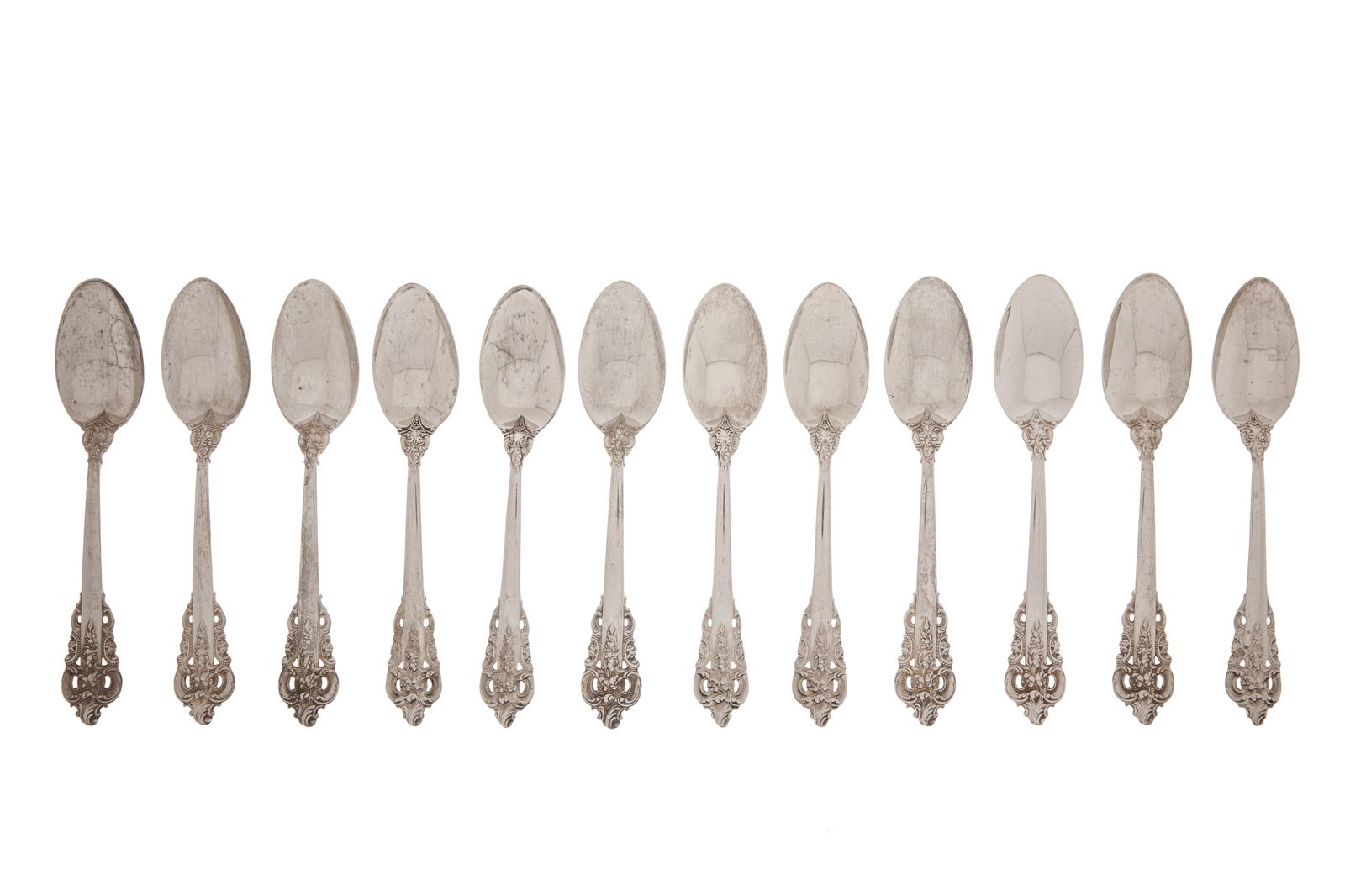 12 GRAND BAROQUE AMERICAN SILVER SPOONS, 416g: .