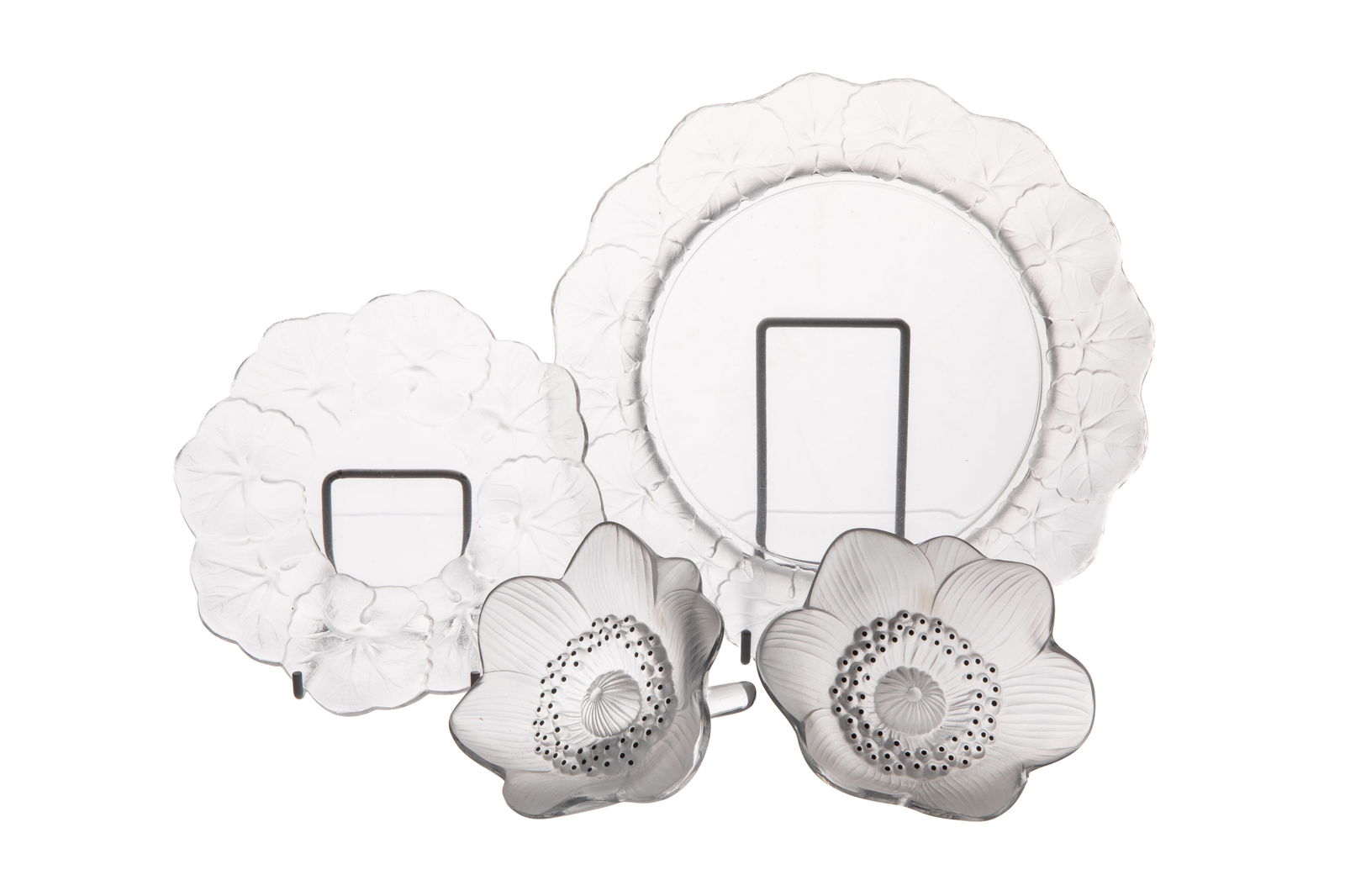 LALIQUE FRANCE "HONFLEUR" PLATE WITH ANEMONES (1 of 3)