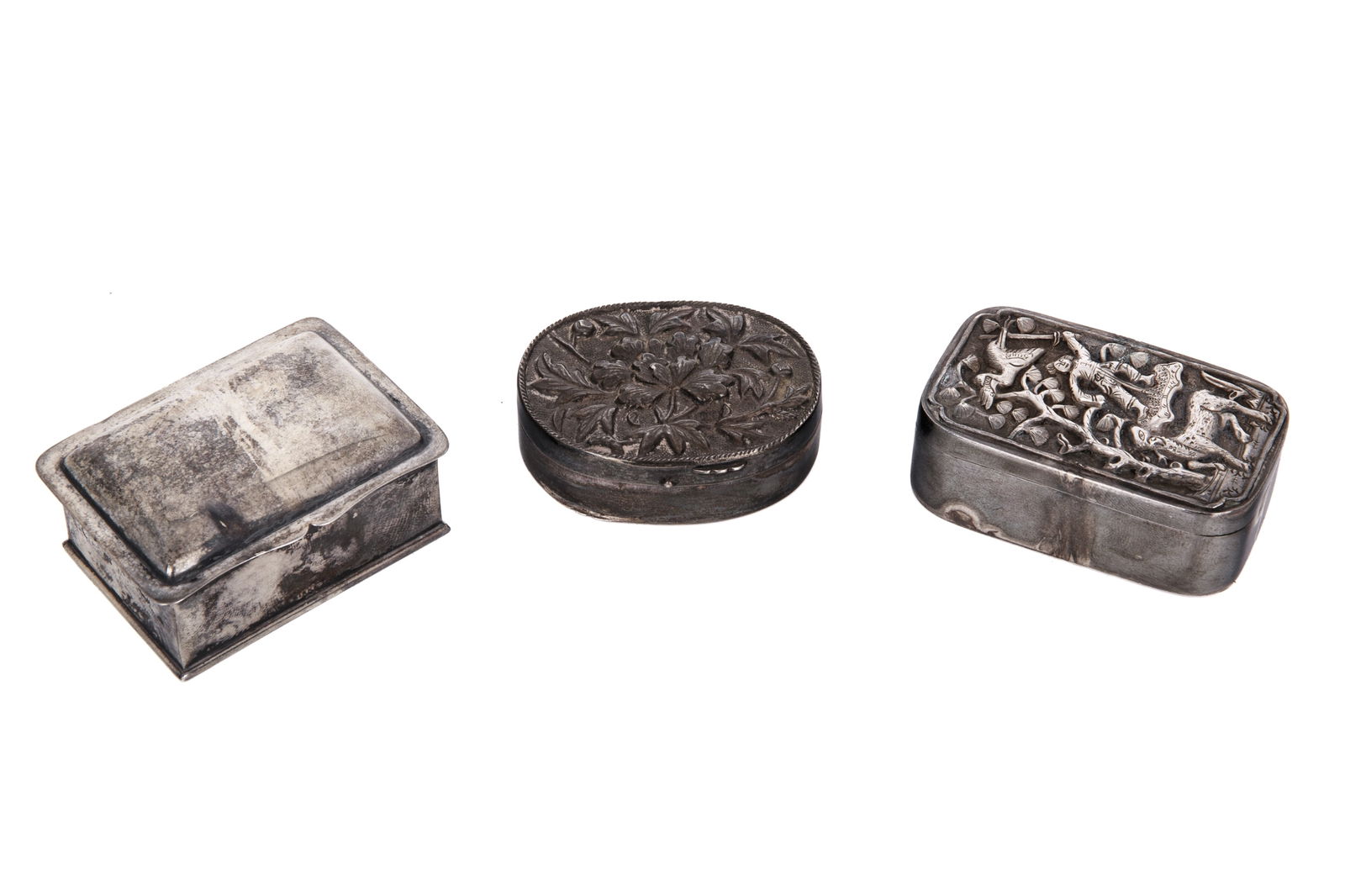 THREE SILVER SNUFF BOXES, 118g (1 of 7)
