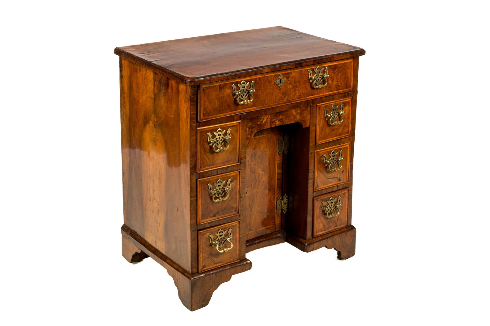 QUEEN ANNE BURLED WALNUT KNEEHOLE DESK (1 of 5)