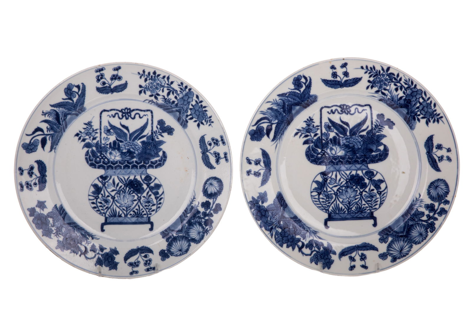 PAIR OF CHINESE BLUE & WHITE KANGXI FLORAL DISHES (1 of 3)