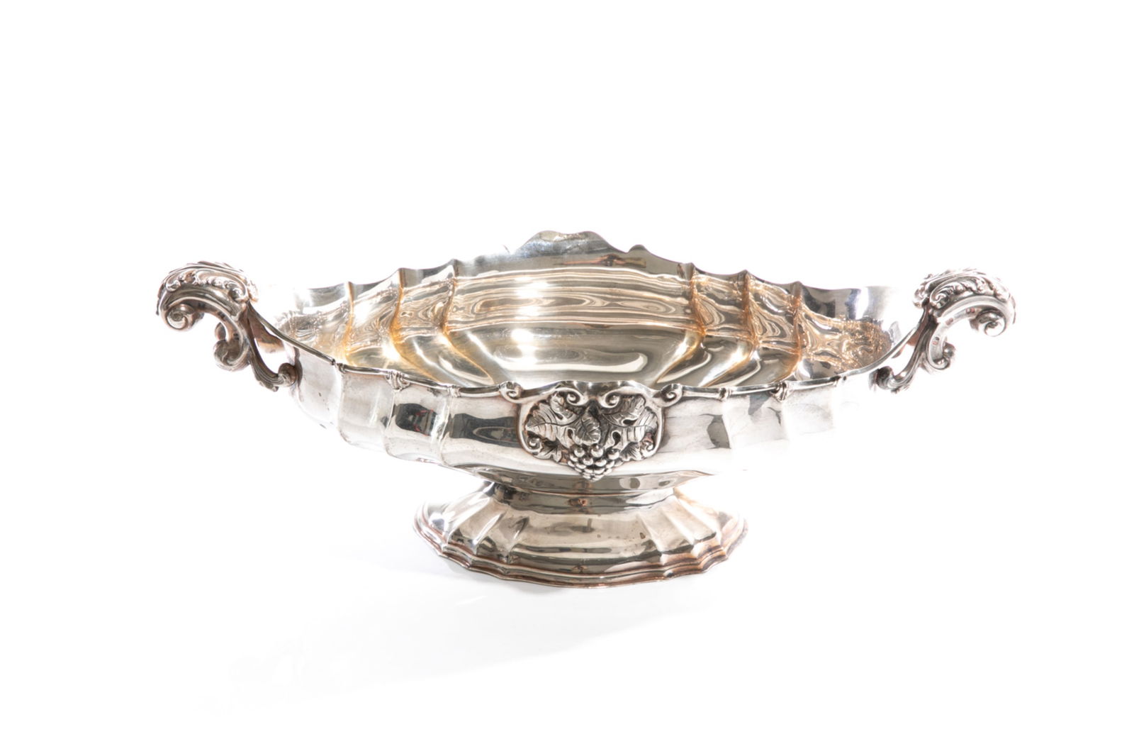ITALIAN SILVER CENTREPIECE BOWL, 1,078g: An oval form continental silver centrepiece with acanthus leaf form handles and ribbed body. Raised on a similarly ribbed base. Marked 925 and "Made in Italy" to the rim. L. from handle to handle: 47