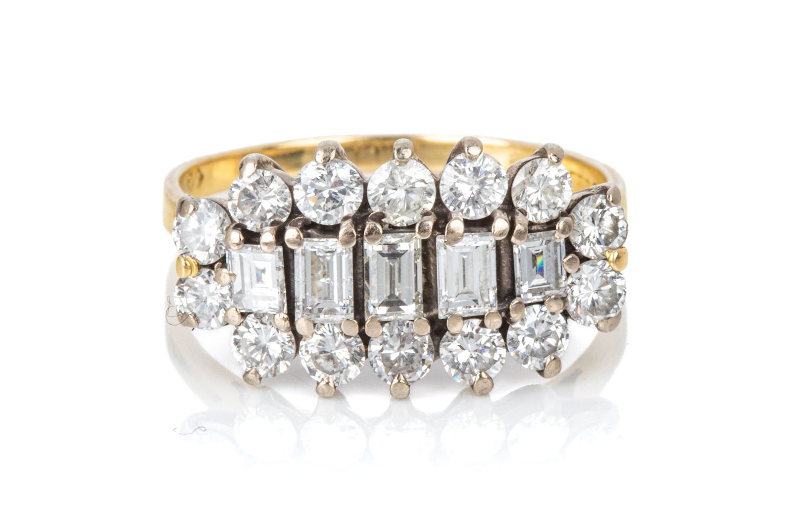 18K GOLD & DIAMOND CLUSTER RING 3.8g: 18K yellow and white gold cluster ring measuring 10.6mm by 18.6mm by 6.6mm. Featuring 5 graduated baguette cut diamonds of VS-SI-IJ quality surrounded by 14 graduated roundbrilliant cut diamonds of VS