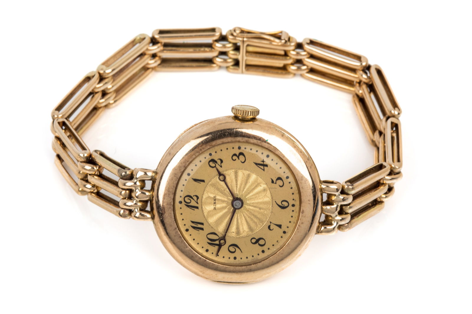 14K GOLD BIRKS MECHANICAL WRISTWATCH 30g: 14K yellow gold 29mm case with attached 14K yellow gold gate bracelet and box catch. Birks branded with Birks Vernon mechanical movement (not running) and hinged case back (hinge broken) anddust