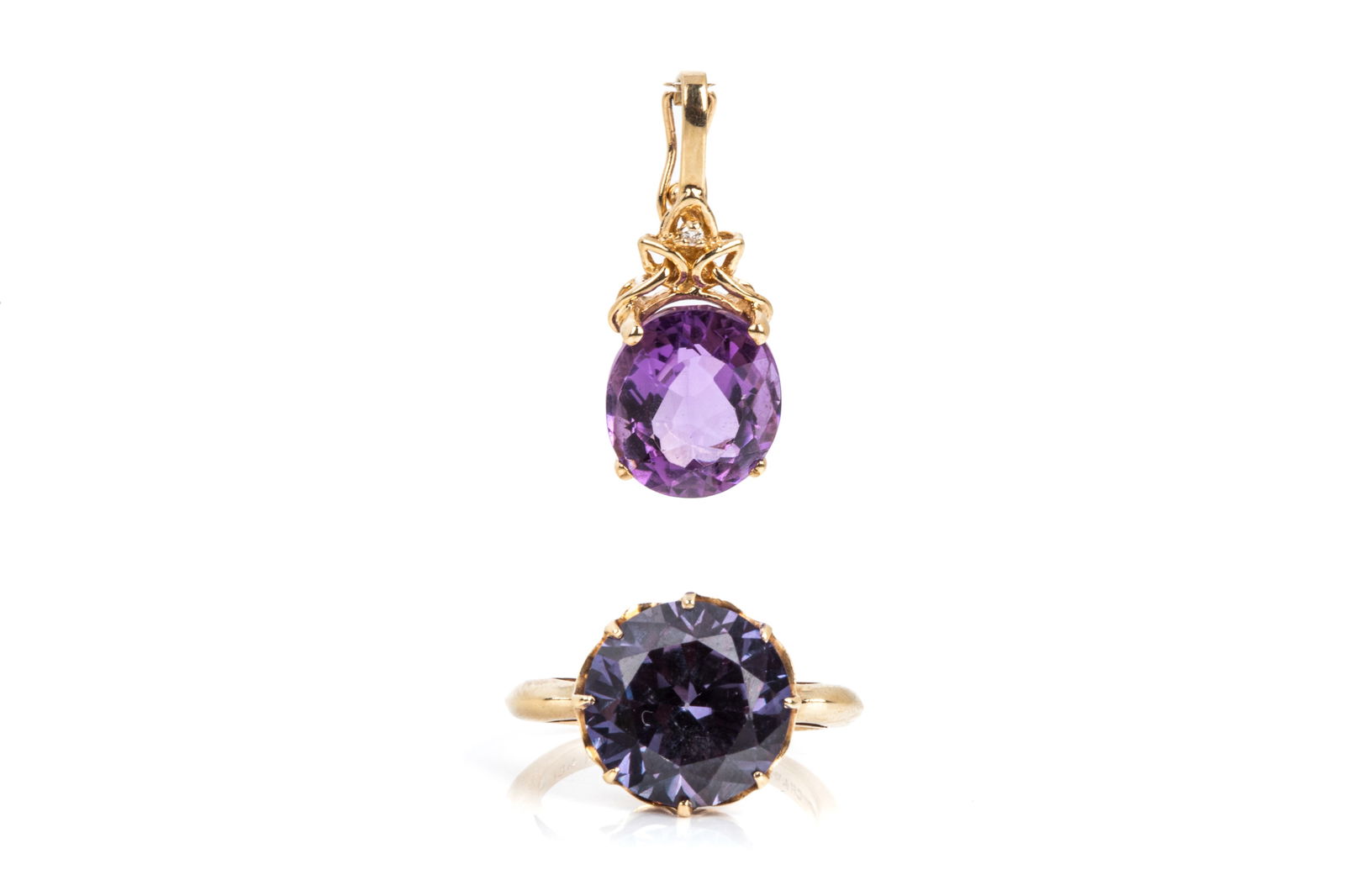 9K & 10K GOLD & GEMSTONE PAIRING 6.6g: 9K yellow gold pendant measuring 24.6mm long by 10mm wide, equipped with a hinged bail for wear on a pearl/bead strand or chain. Featuring 1 oval brilliant cut amethyst accentedby 1 petite round