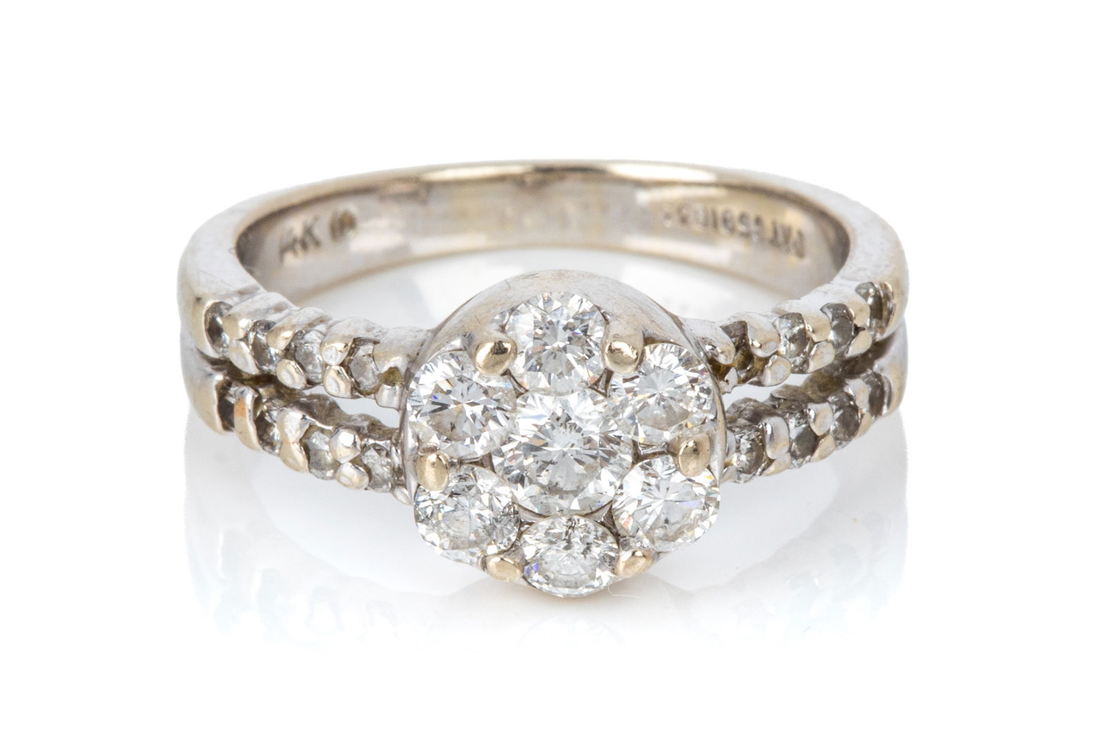 14K WHITE GOLD & DIAMOND CLUSTER RING 4g (1 of 3)
