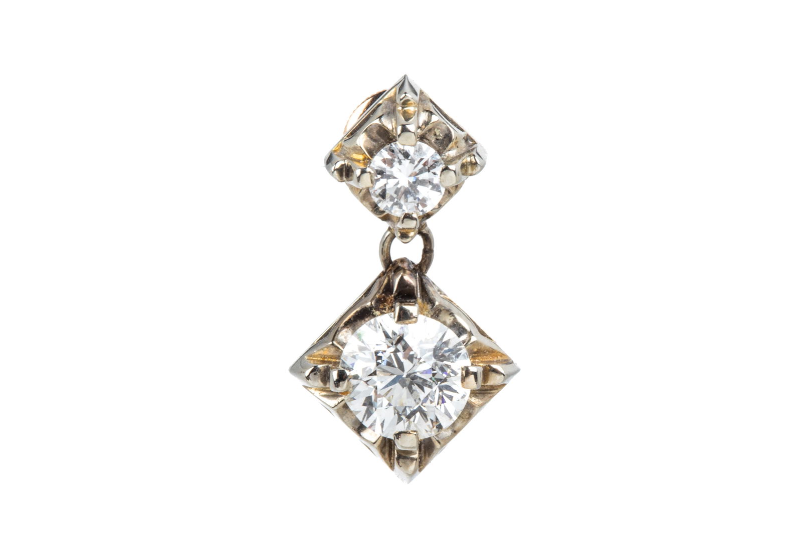 18K DIAMOND EARRING SINGLE 0.98CTTW 2.1g: 18K white gold drop earring with threaded post and back. Featuring 1 old European cut diamond measuring approximately 5.83 - 6.06 x 3.80mm estimatedweight 0.82ct of VS-HI quality, no fluorescence. Als