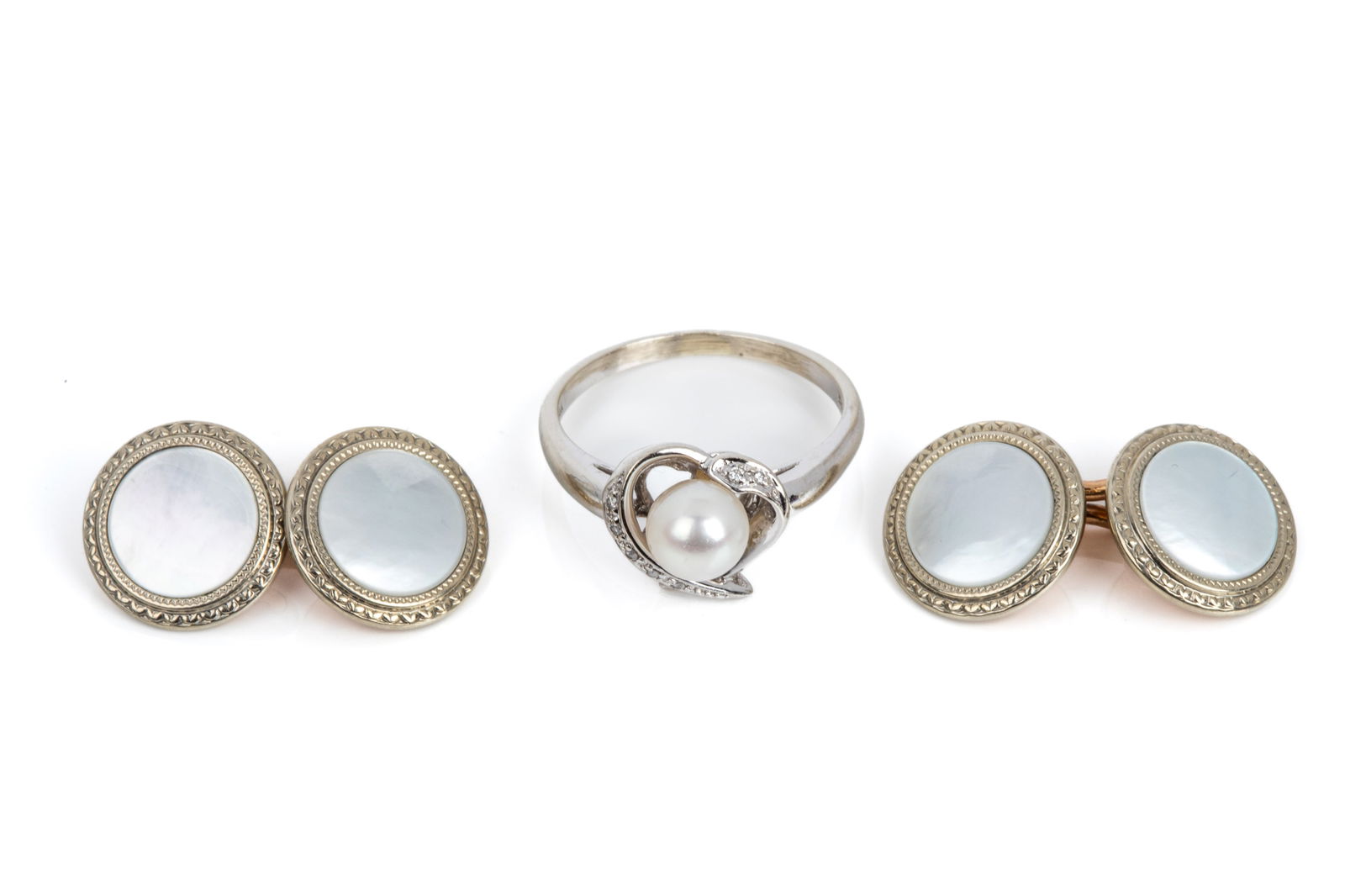 PEARL RING & MOTHER OF PEARL CUFFLINKS 7.8g (1 of 4)