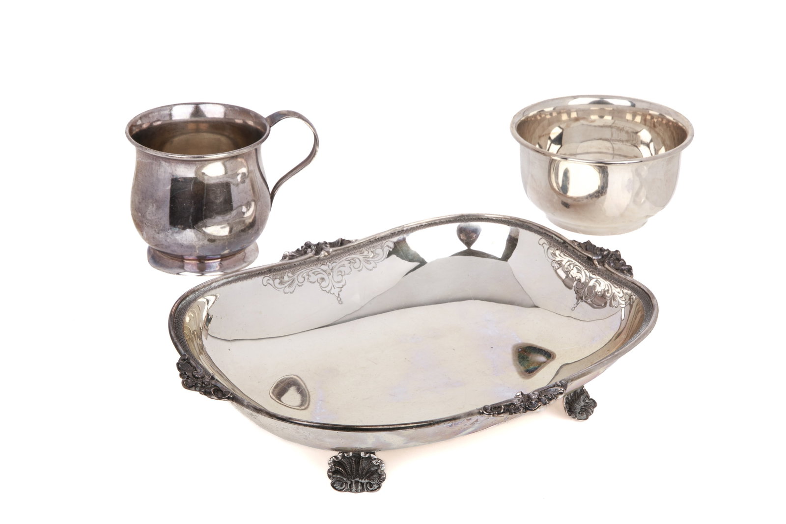 TWO SILVER CUPS AND TRAY, 470g (1 of 5)