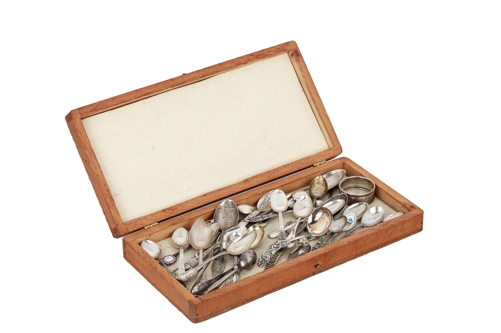 GROUP OF SOUVENIR SPOONS, 425g: A mixed group of sterling and continental souvenir spoons. Weight sterling 380 GWeight 800 standard 45 G