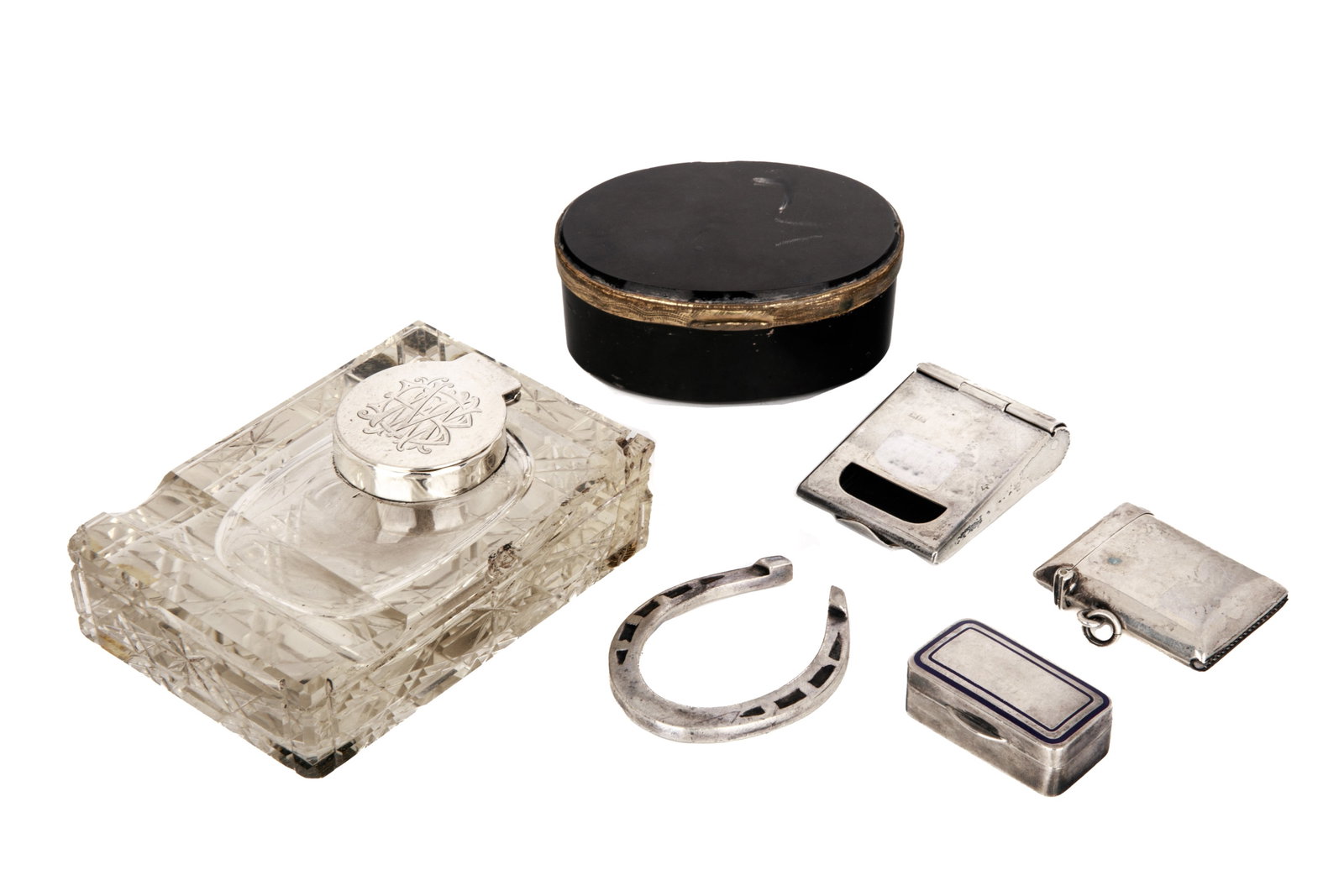 GROUP OF SILVER ANTIQUES, 117g: Including a glass inkstand with silver top (chipped), antique Georgian glass box, three silver small boxes and a horseshoe.117g in weighable silver