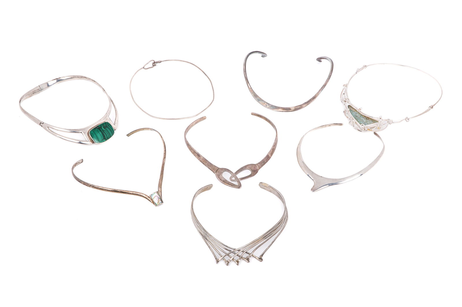 SILVER NECKPIECE GROUPING 345.4g: 3 Mexican stylized neckpieces, 1 with mother of pearl inlay. 107.4 grams Mexican 925 sterling silver neckpiece featuringmalachite centerpiece, double hinged, with hidden box catch. 88.8 grams 1 925 ma