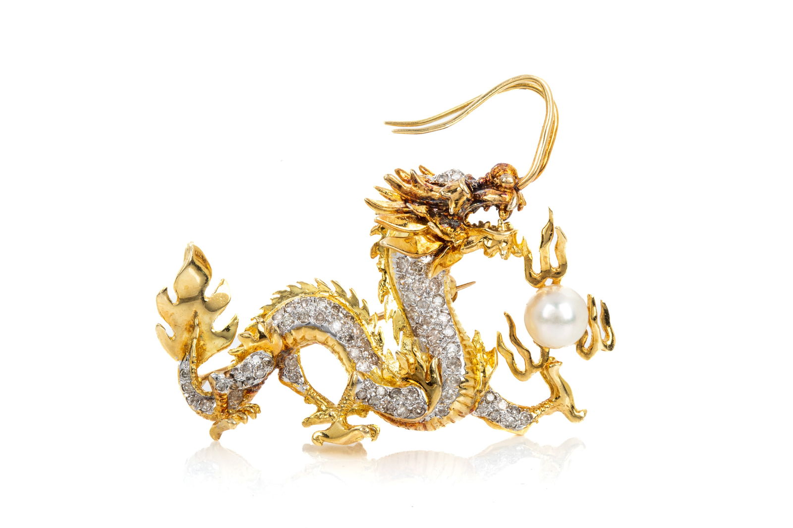 18K DIAMOND DRAGON BROOCH/PENDANT 17.7g: 18K yellow gold dragon brooch pendant measuring 49.8mm by 41.7mm, equipped with 2 large hidden bails on neck and tail, and modern brooch hinge with roll lock. Accented with round brilliant cut diamond