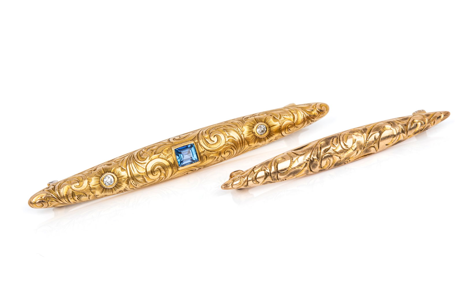 14K ANTIQUE ENGRAVED BAR BROOCH PAIRING 6.1g: 14K yellow gold intricately engraved early Victorian era bar brooch pairing, both equipped with gold hinges, pins, and C clasps. The smaller measuring 43.8mm by 5.4mm, equipped with narrow hinge and C