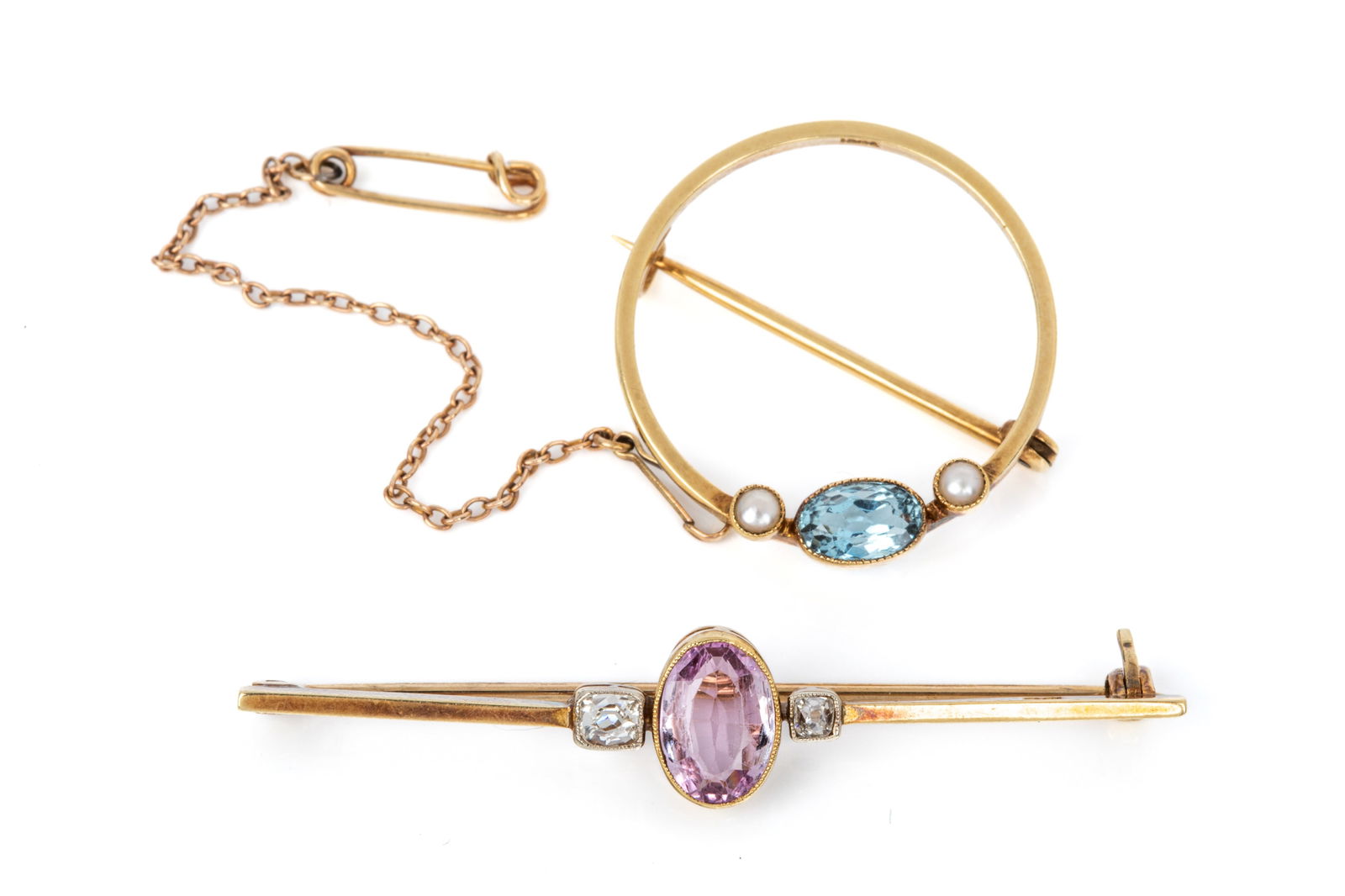 14K ANTIQUE GEMSTONE BROOCH PAIRING 6.8g: Antique 14K yellow gold bar brooch measuring 51.4mm by 9.7mm, equipped with narrow hinged pin and locking C catch. Featuring 1 oval mixed cut medium light pink tourmaline, moderately included, accente