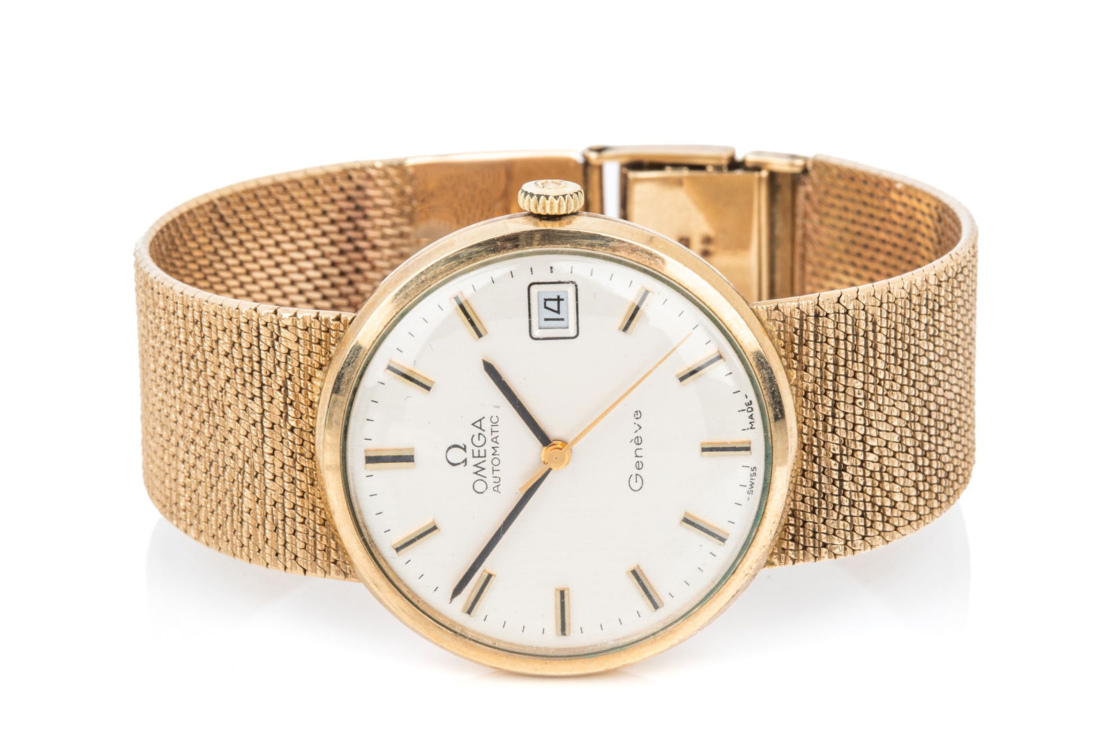 9K GOLD BRITISH MADE AUTOMATIC WATCH 65.9g: 9K gold made in London, England watch case with attached bracelet, meant to imitate an Omega. Case measures 34mm, features a plastic crystal, imitation Omega crown, plain caseback, imitation omega dia