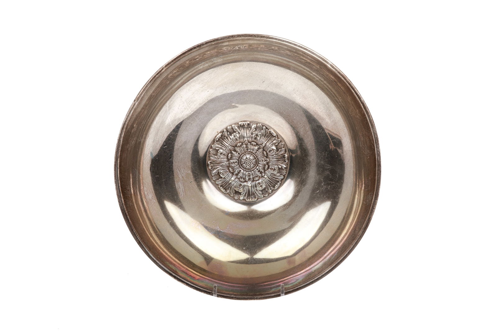 REED & BA RTON AMERICAN SILVER BOWL, 411g: Sterling silver bowl with embossed chrysanthemum pattern X432. Dia. 25.7cm (10 1/8in) 411 grams