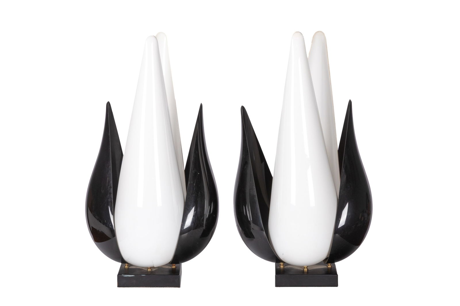 PAIR OF ROGER ROUGIER VINTAGE TULIP TABLE LAMPS: Black and white acrylic resin petal lamps designed for Maison Rougier H. 29" x Dia. 15" (73.7 cm x 38.1cm)