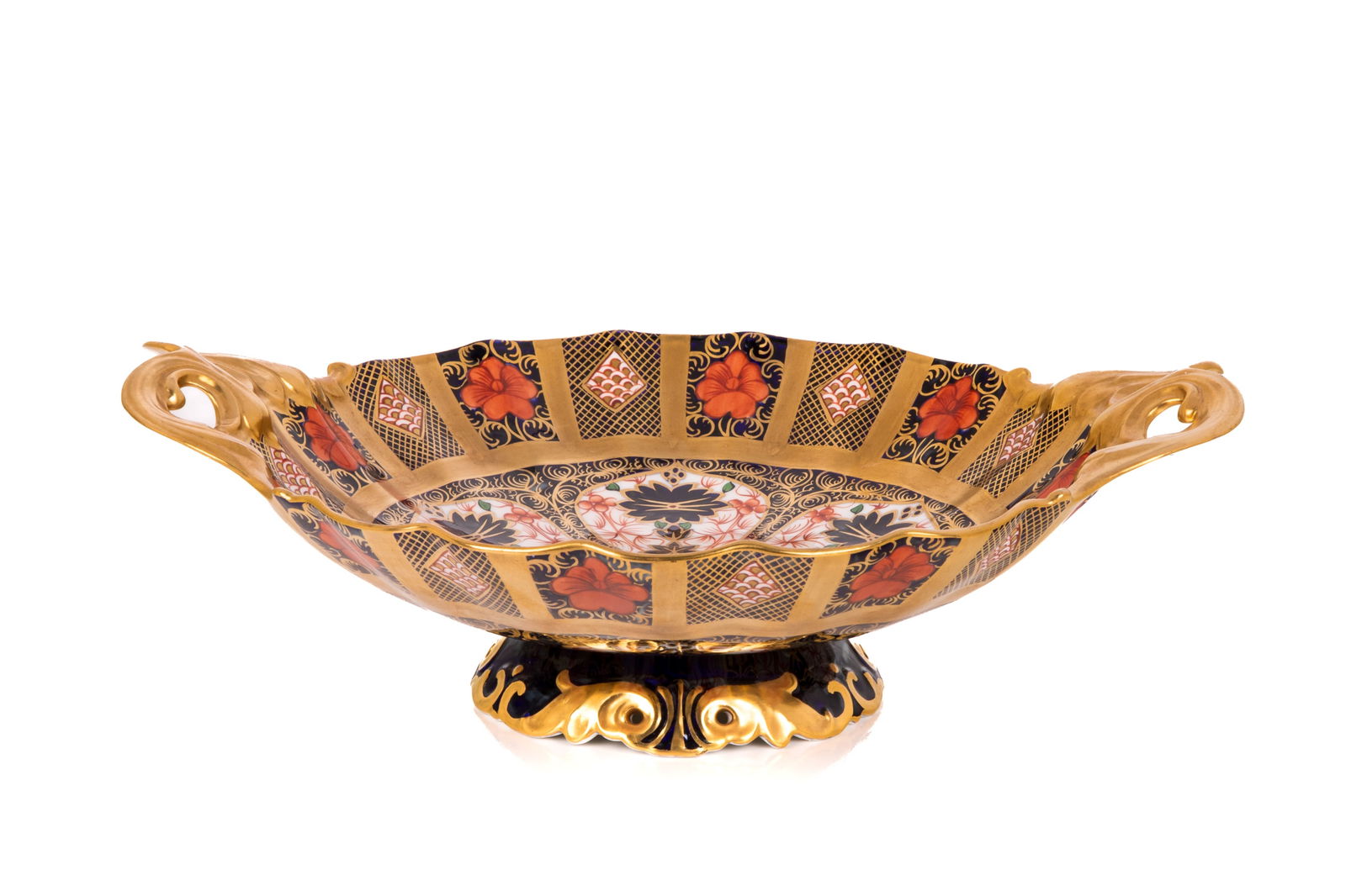 ROYAL CROWN DERBY IMARI PORCELAIN SERVING BOWL: Pattern 1128, two handled footed scalloped bowl. W from handles 33cm (13in)