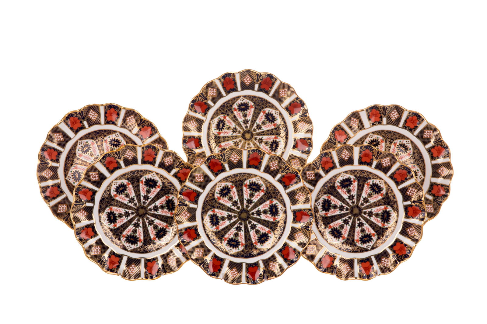 SIX ROYAL CROWN DERBY IMARI SCALLOPED PLATES: RCD pattern 1128 Imari porcelain dessert plates with scalloped borders, date code XLIX. Dia 22cm (8 3/4in)