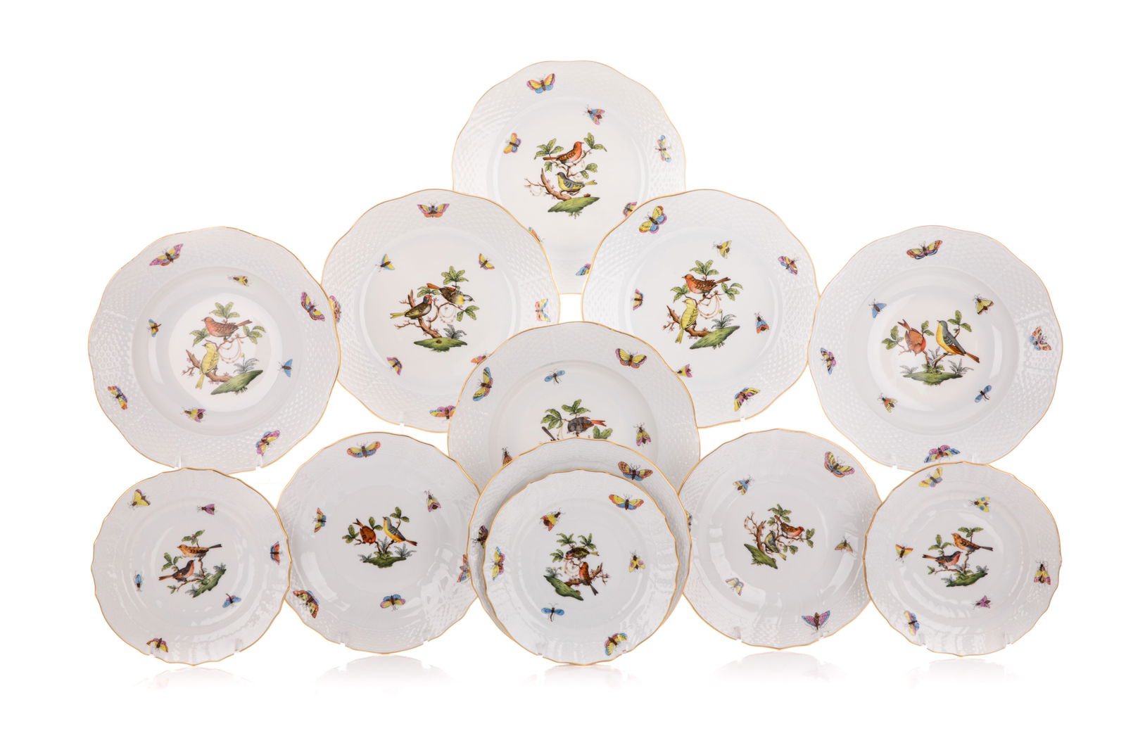21 PC HEREND ROTHSCHILD BIRD PORCELAIN DINNERWARE: Six rim soup bowls 20cm (8in) Five salad plates 20cm (8in) Four small plates 18 cm (7in) Six smaller plates 15cm (6in)