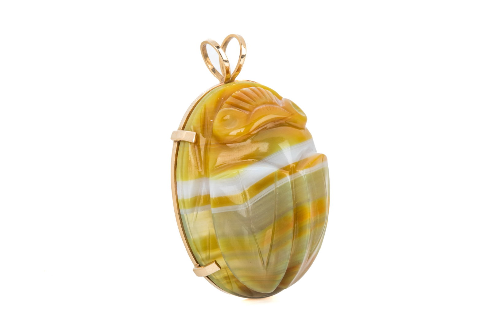 14K CARVED AGATE STATEMENT PENDANT 33.5g: 14K yellow gold statement pendant measuring 54.5mm long (including large fixed bail) by 35.4mm wide by 18.6mm tall. Featuring a large agate carved into a stylizedscarab beetle, reveres features carved