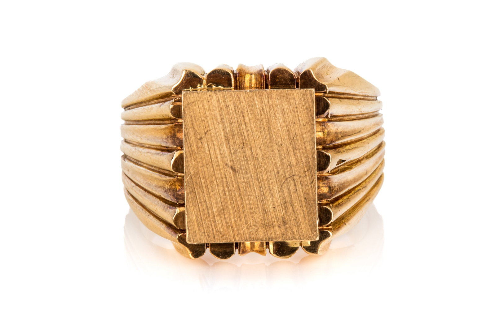 18K YELLOW GOLD GENTS SIGNET RING 19.4g: 18K yellow gold un-engraved signet ring measuring 18mm wide by 4.6mm tall. Size 12 19.4 grams