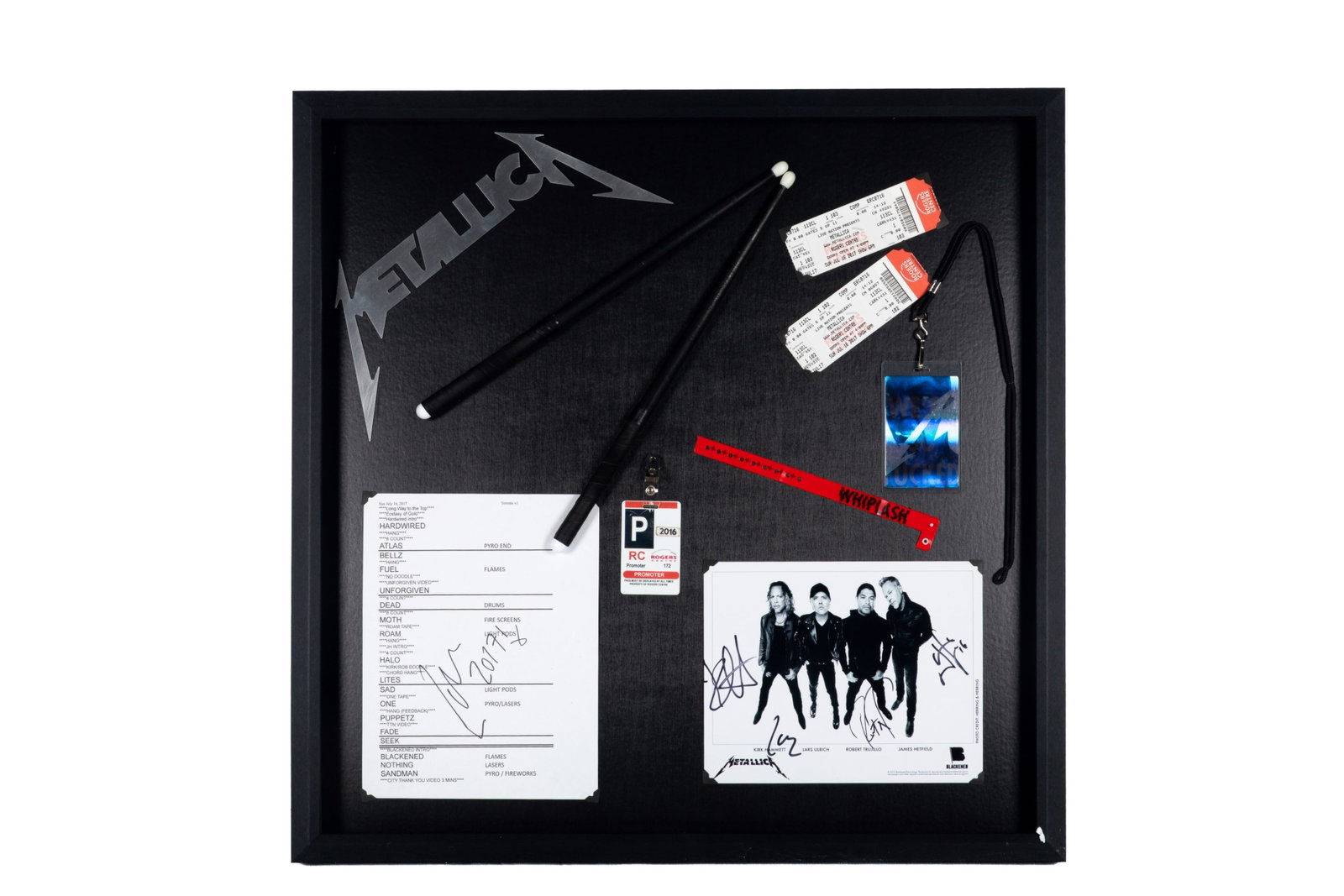 METALLICA FRAMED MEMORABILIA (1 of 2)