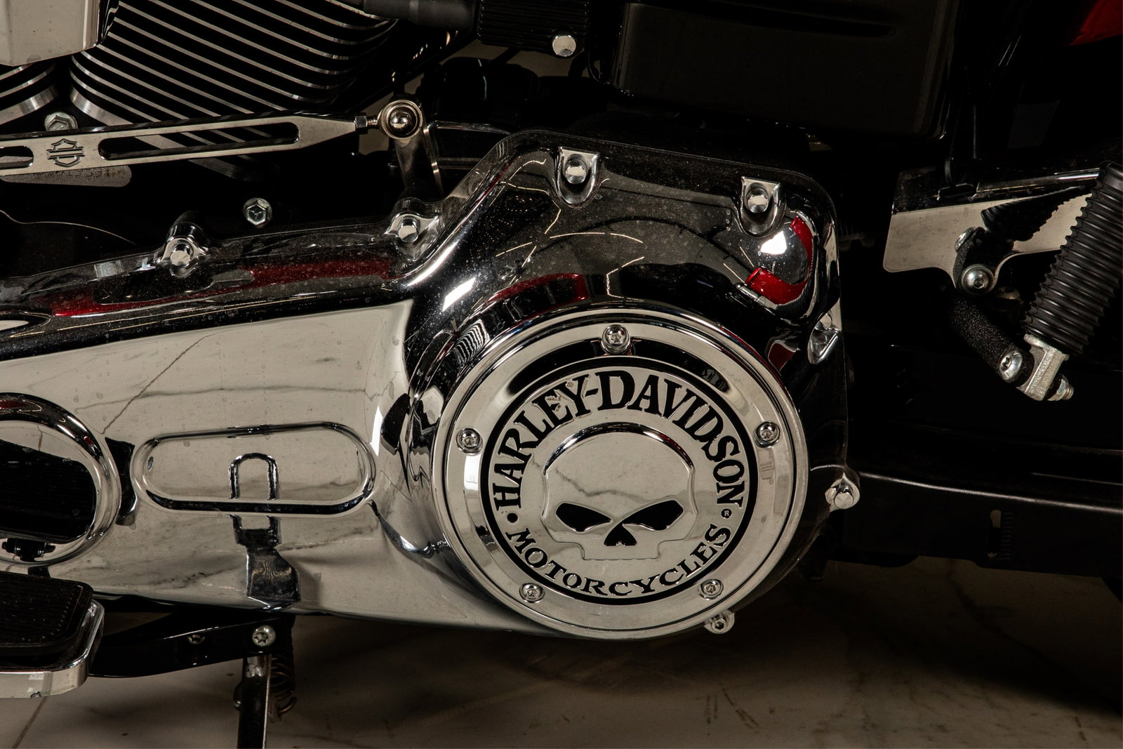 CLASSIC RED HARLEY-DAVIDSON SWITCHBACK - 5