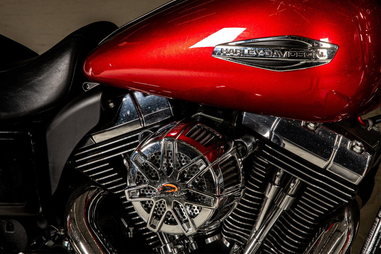 CLASSIC RED HARLEY-DAVIDSON SWITCHBACK - 7