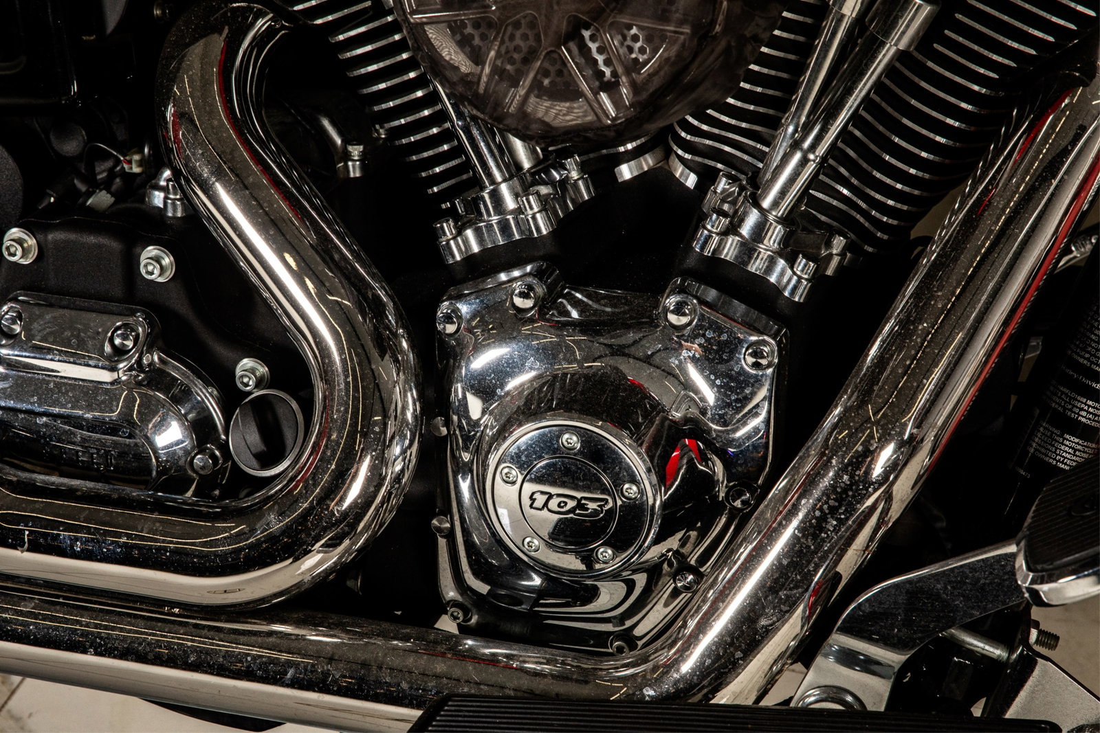 CLASSIC RED HARLEY-DAVIDSON SWITCHBACK - 8