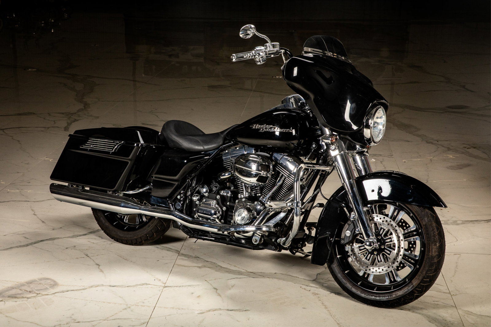 HARLEY DAVIDSON FLHX STREET GLIDE MOTORCYCLE (1 of 9)