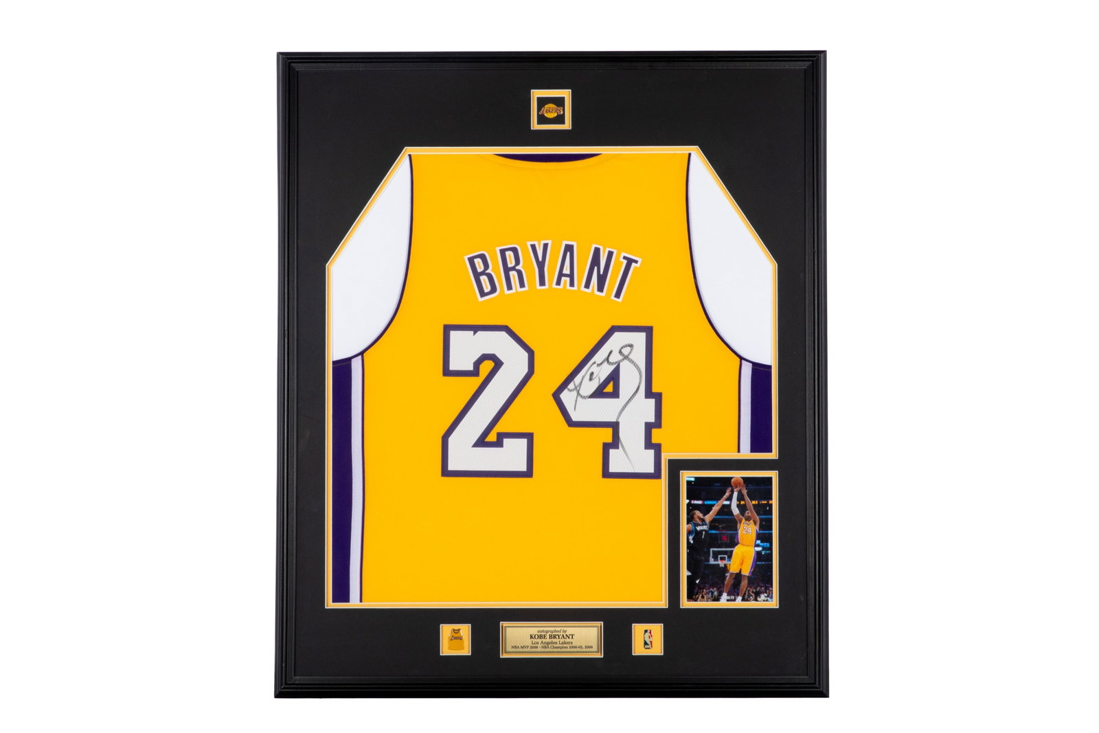 KOBE BRYANT FRAMED AUTOGRAPHED JERSEY: Kobe Bryant signed #24 Los Angeles Lakers jersey. Framed measurements: H. 33 1/4" x W. 29" This lot does not come with a Letter or Certificate of Authenticity.