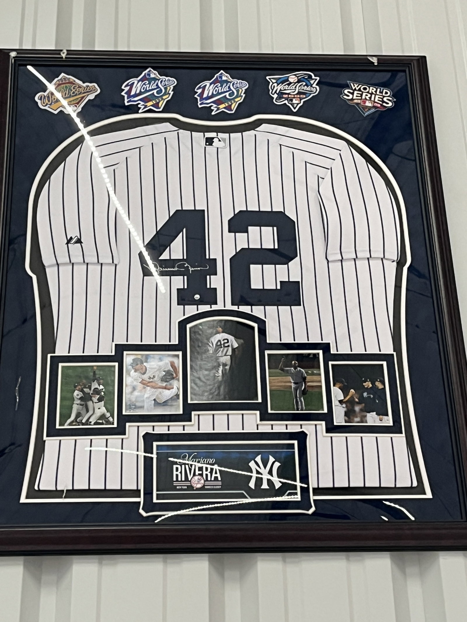 MARIANO RIVERA COMEMORATIVE WORLD SERIES JERSEY (1 of 1)