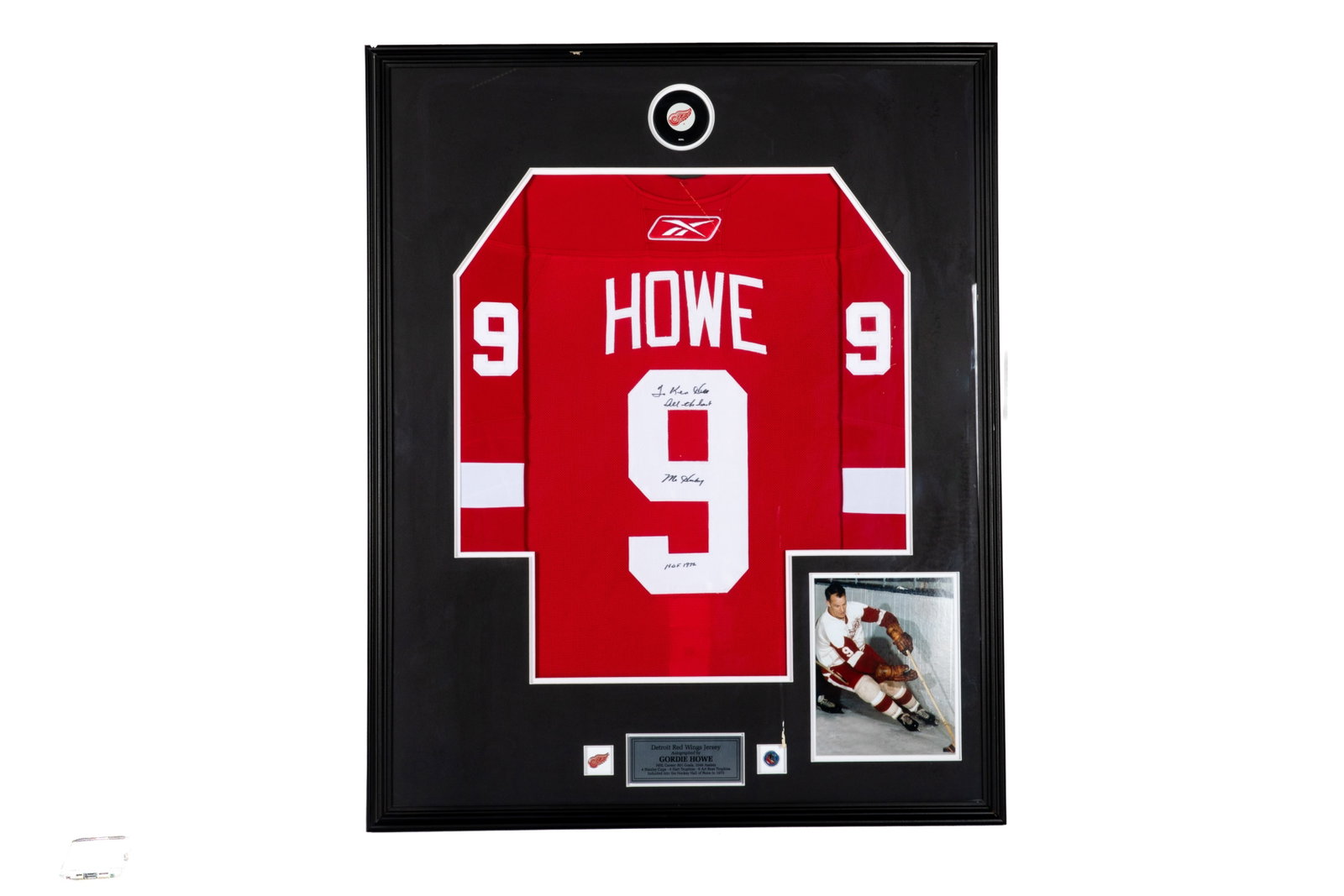 GORDIE HOWE FRAMED AUTOGRAPHED JERSEY (1 of 2)