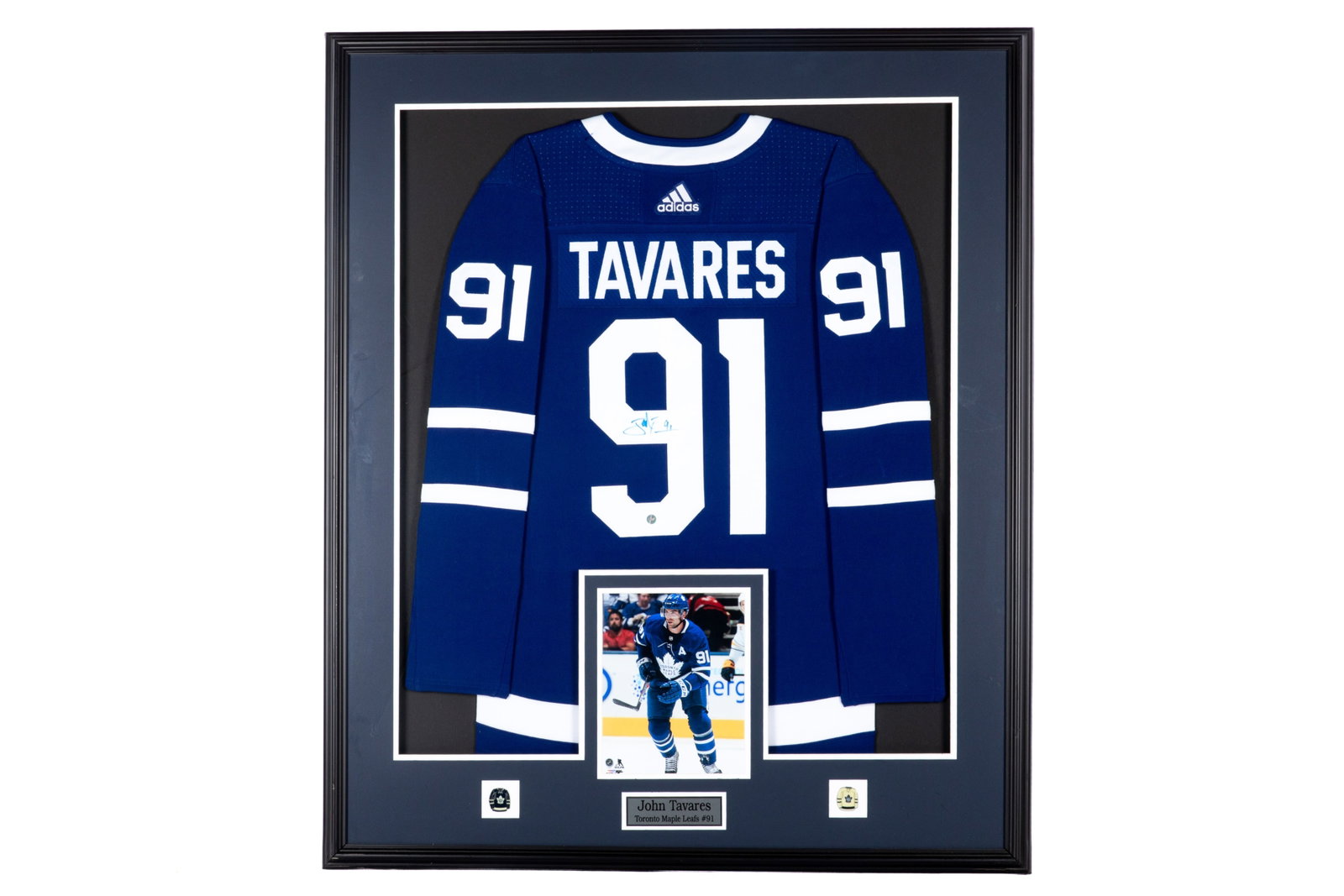JOHN TAVARES SIGNED MAPLE LEAFS JERSEY (1 of 3)