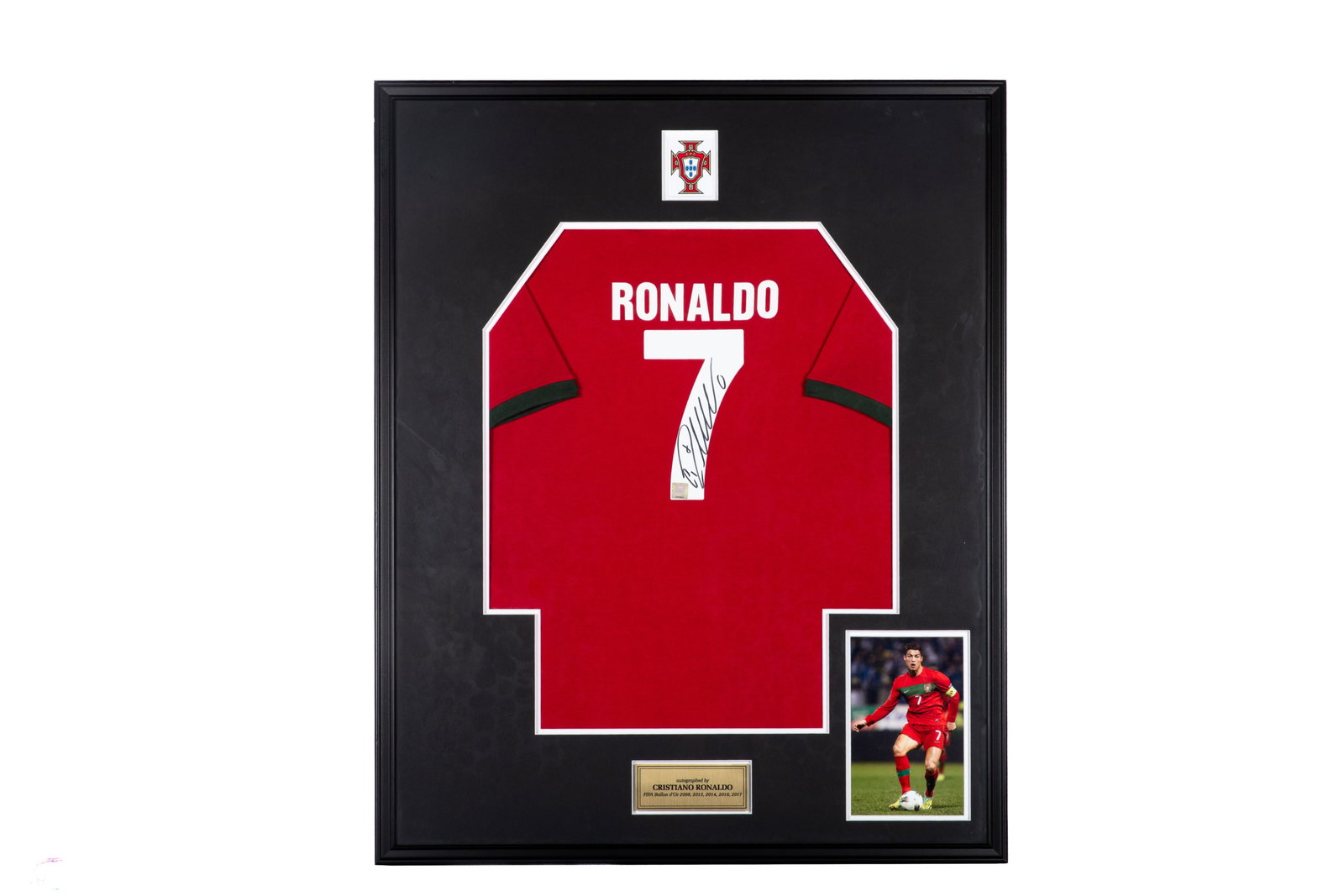 CRISTIANO RONALDO SIGNED SOCCER JERSEY (1 of 3)