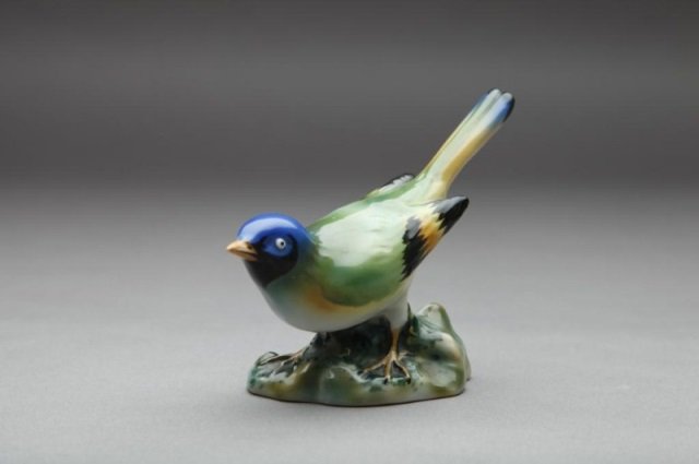 Nippon hand painted figural bird: In blue and green. Green M-in-Wreath, H 11 cm. (4 3/8 in.) Minor loss to paint on one wing
